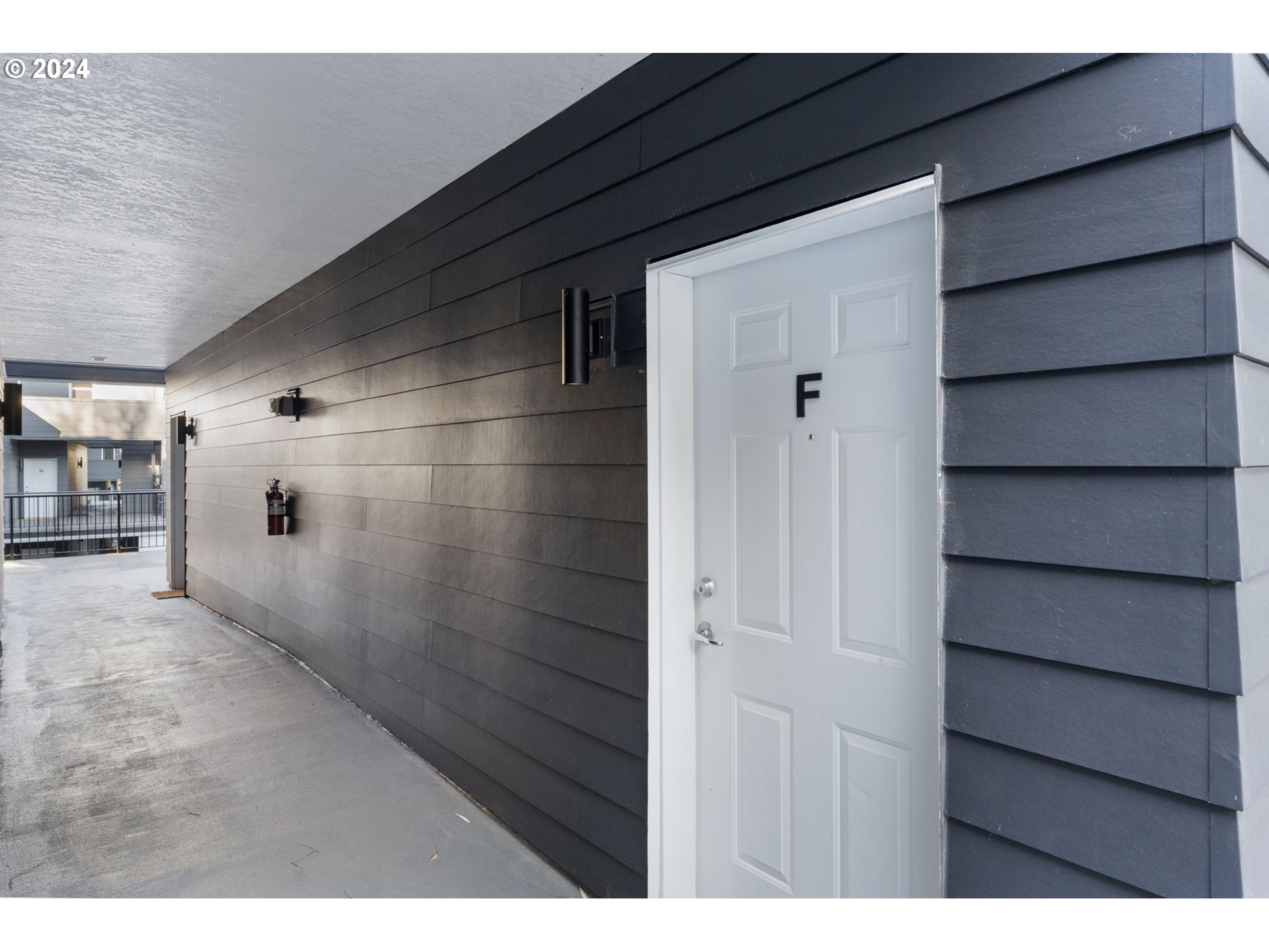618 Southwest Nevada Street, Unit F Portland, OR 97219 - Photo 2 of 40 Gallery Image 2