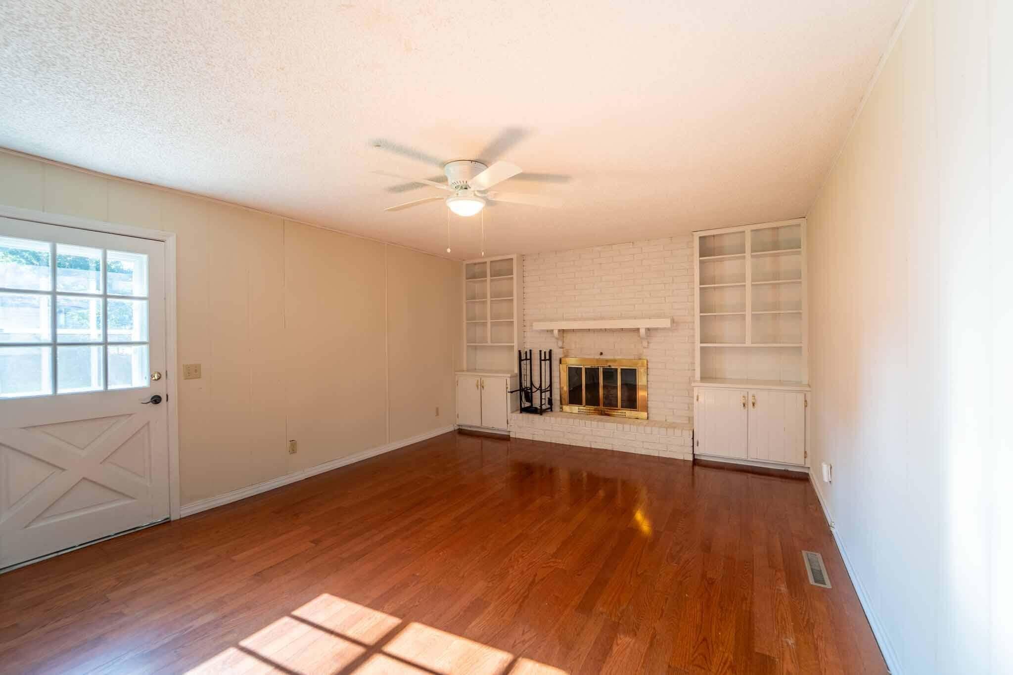 5486 South Clay Avenue Springfield, MO 65810 - Photo 16 of 34 Family Room