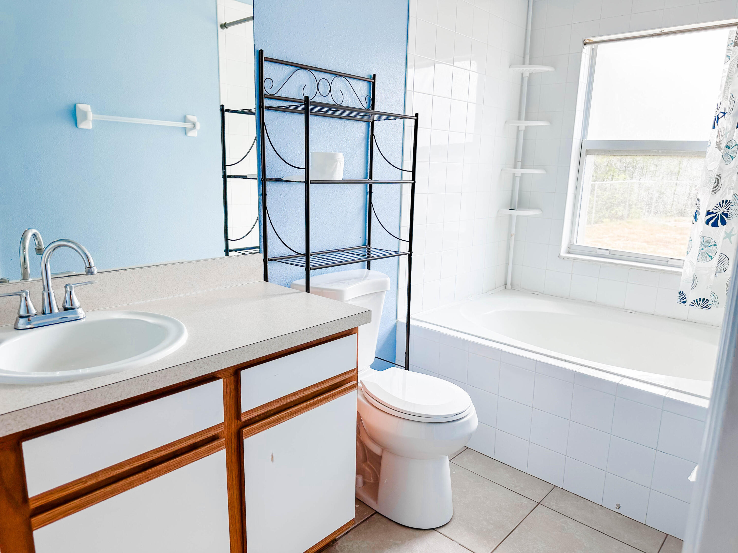 816 Tedder Road Southeast Palm Bay, FL 32909 - Photo 8 of 15 a bathroom with a sink toilet and bathtub