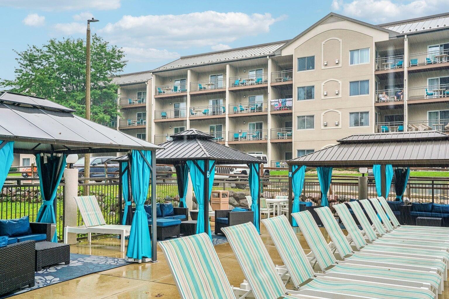 111 Center Street, Unit 235 Lake Geneva, WI 53147 - Photo 4 of 46 Lounge Chairs