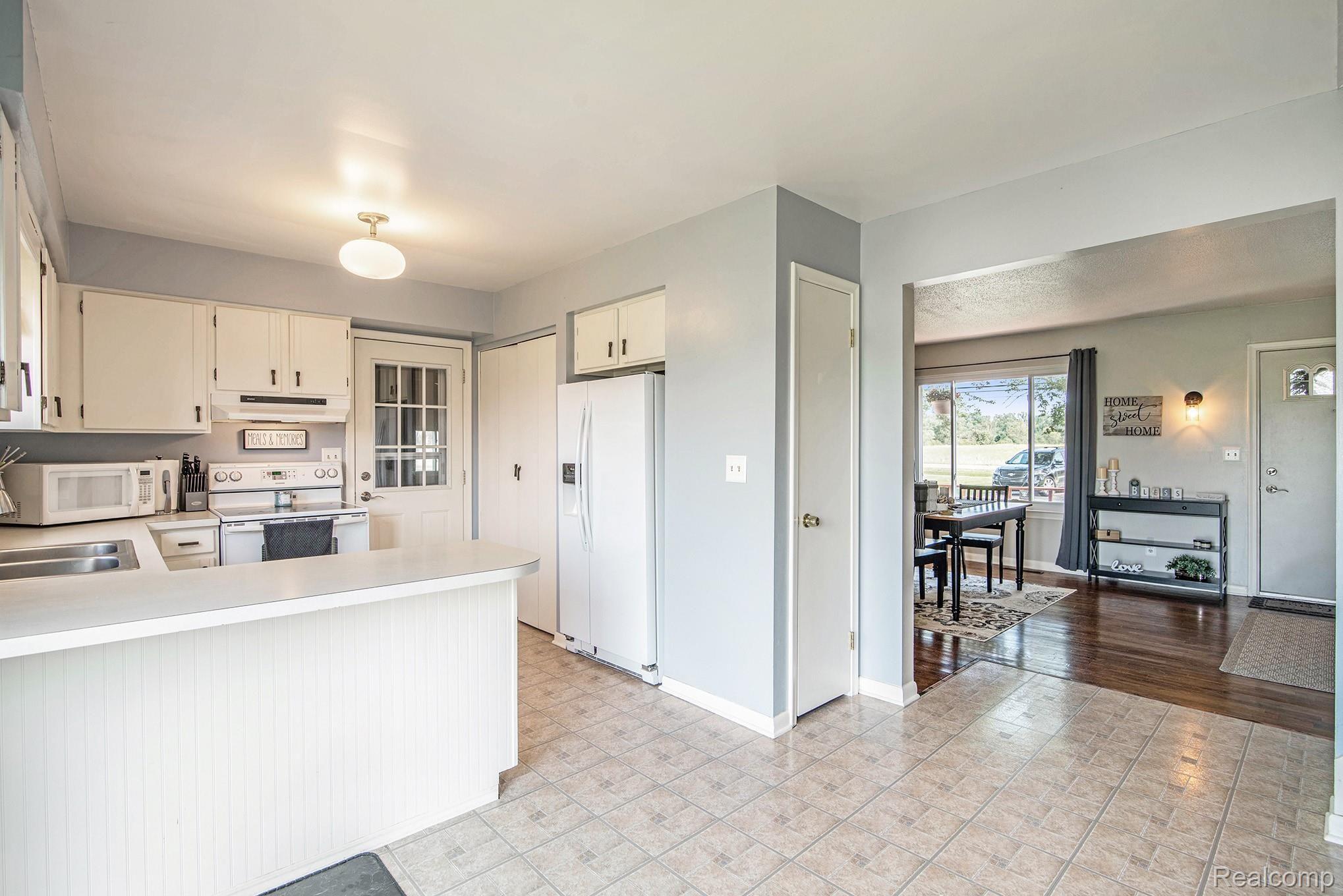 5294 Kelly Road Flint, MI 48504 - Photo 10 of 20 DSC_0345.jpg