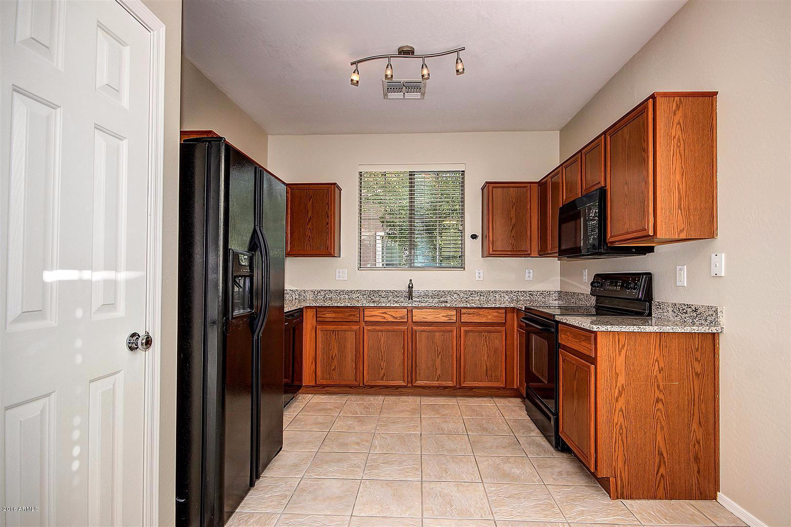 1986 East Del Rio Street Gilbert, AZ 85295 - Photo 8 of 29 kitchen