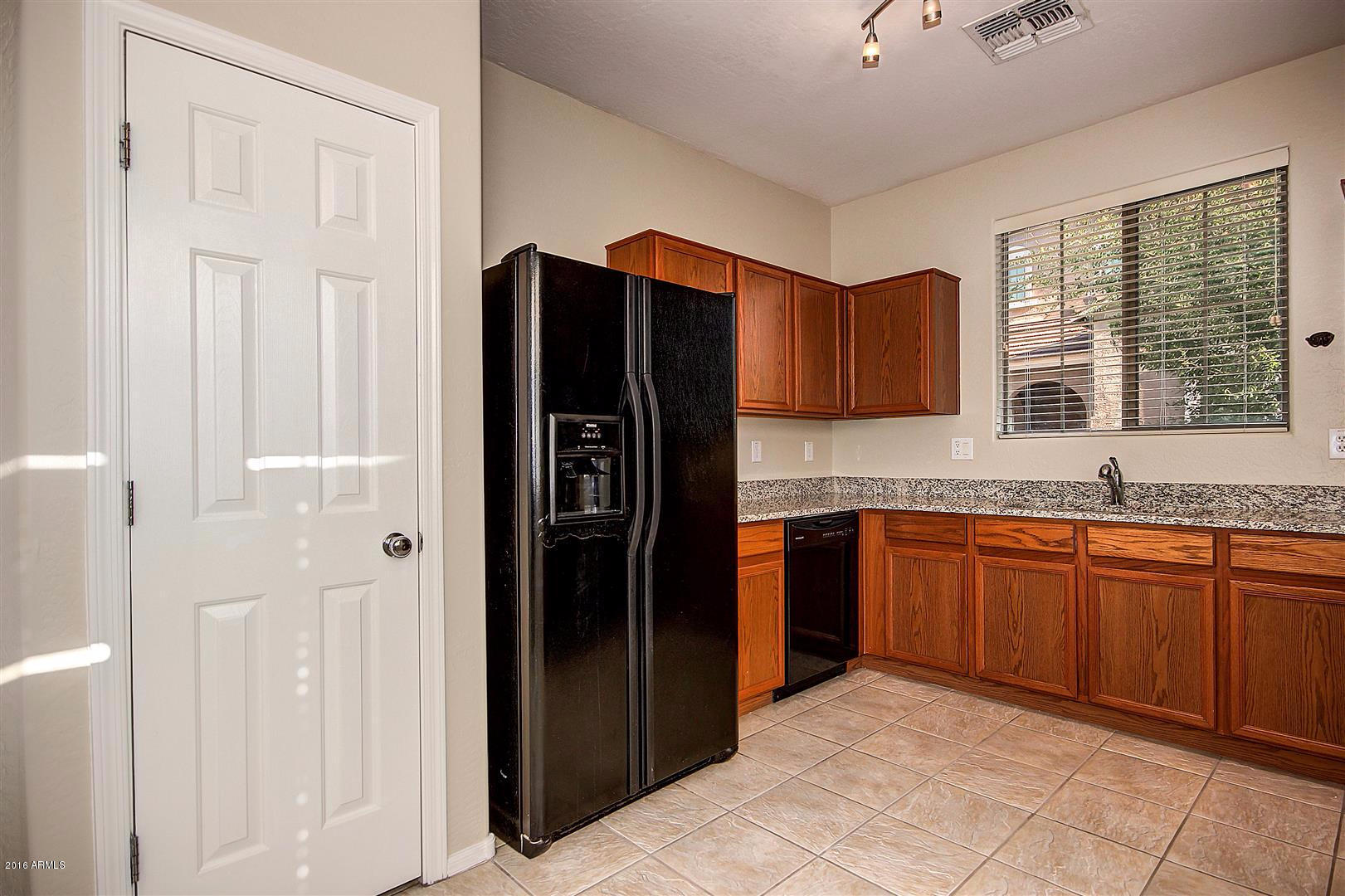 1986 East Del Rio Street Gilbert, AZ 85295 - Photo 9 of 29 kitchen