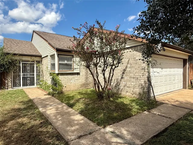 $1,749 | 13222 Pebblewalk Circle North, Houston, TX 77041