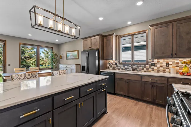 $564,900 | 5194 Sundial Lane, Woodbury, MN 55129