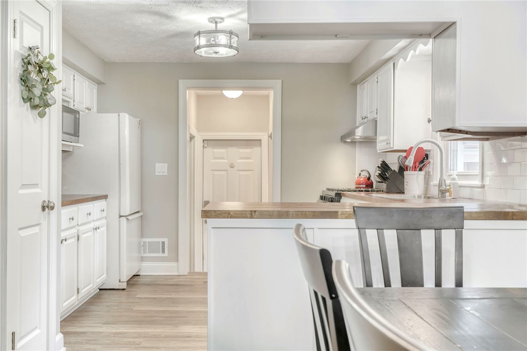 661 Adeline Drive Webster, NY 14580 - Photo 11 of 48