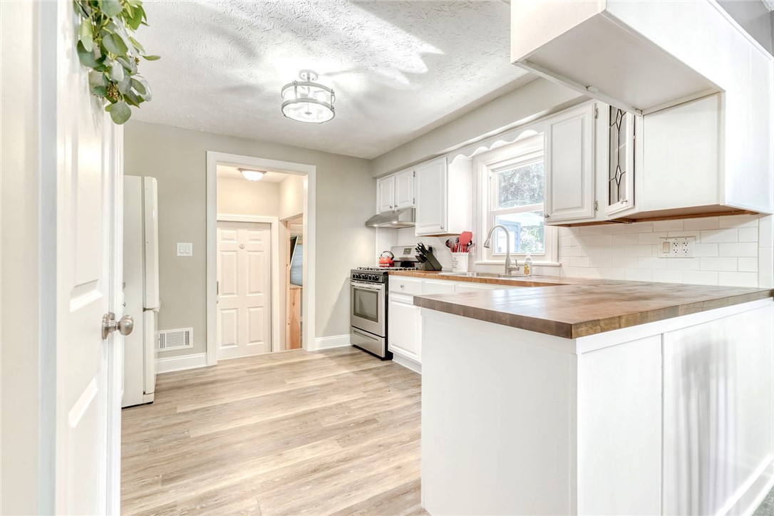 661 Adeline Drive Webster, NY 14580 - Photo 12 of 48