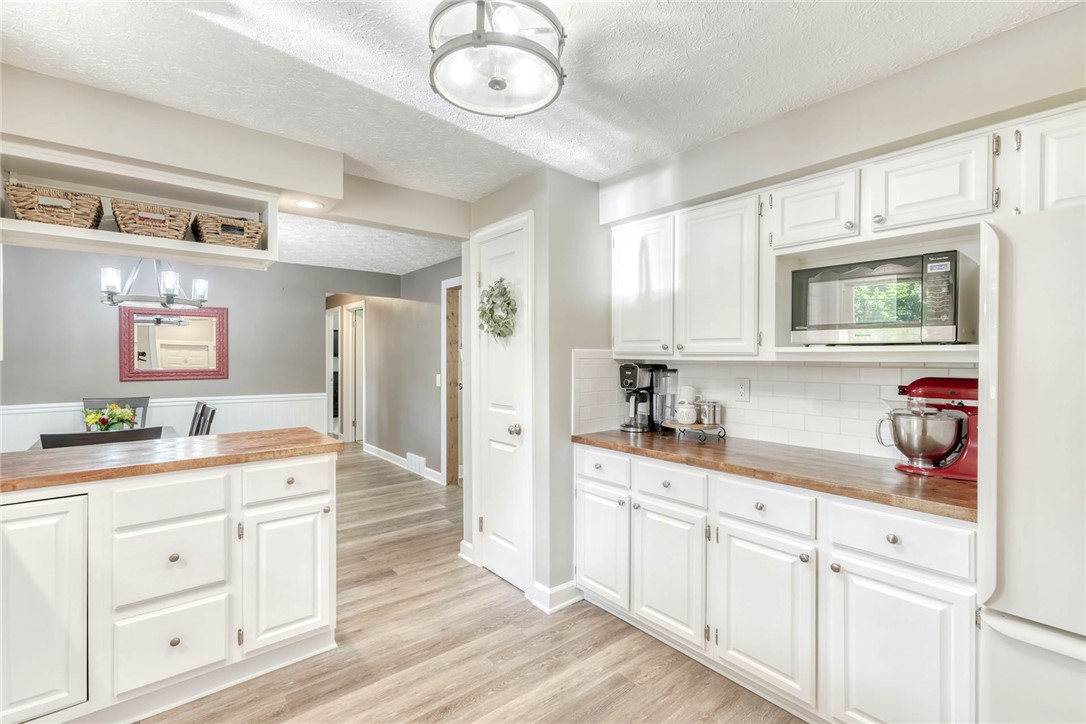 661 Adeline Drive Webster, NY 14580 - Photo 14 of 48