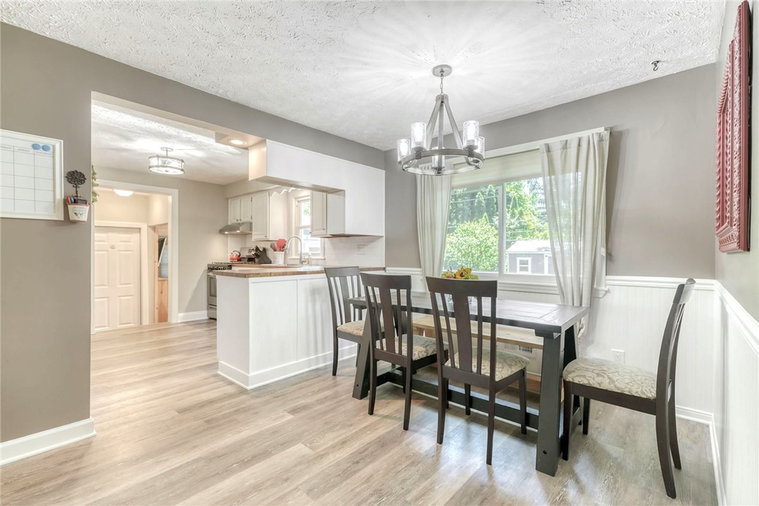 661 Adeline Drive Webster, NY 14580 - Photo 8 of 48