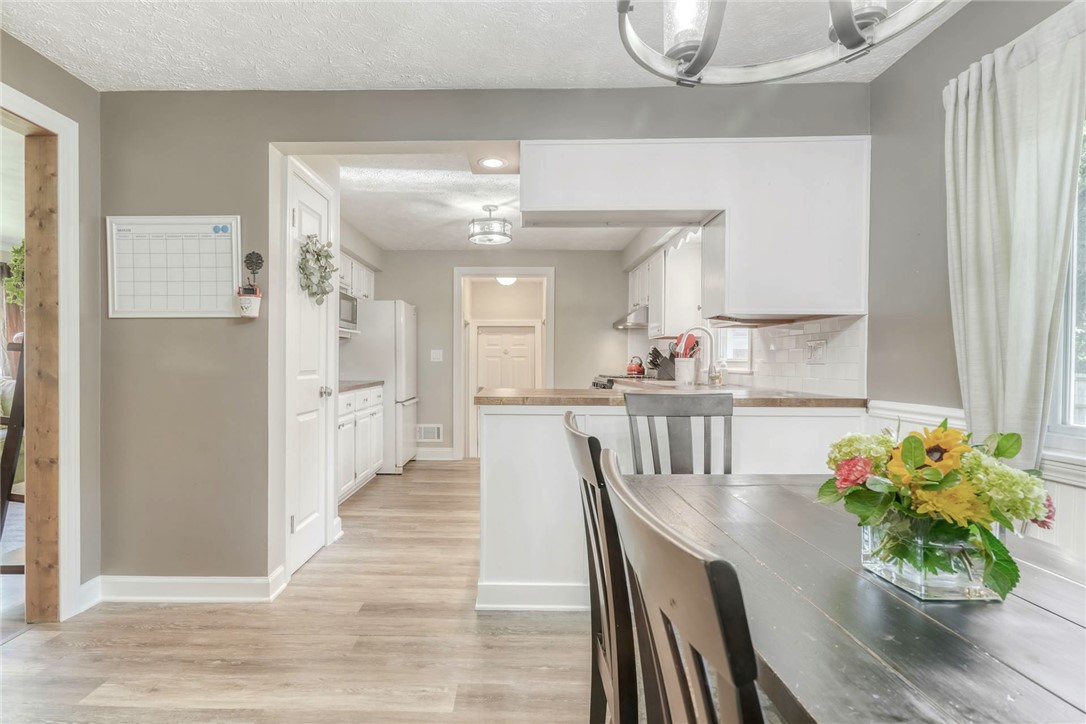 661 Adeline Drive Webster, NY 14580 - Photo 10 of 48