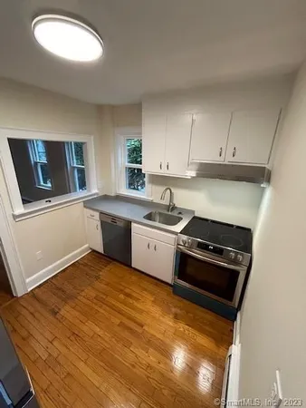 $2,800 | 12 Trumbull Street, Unit 1, Stonington, CT 06378