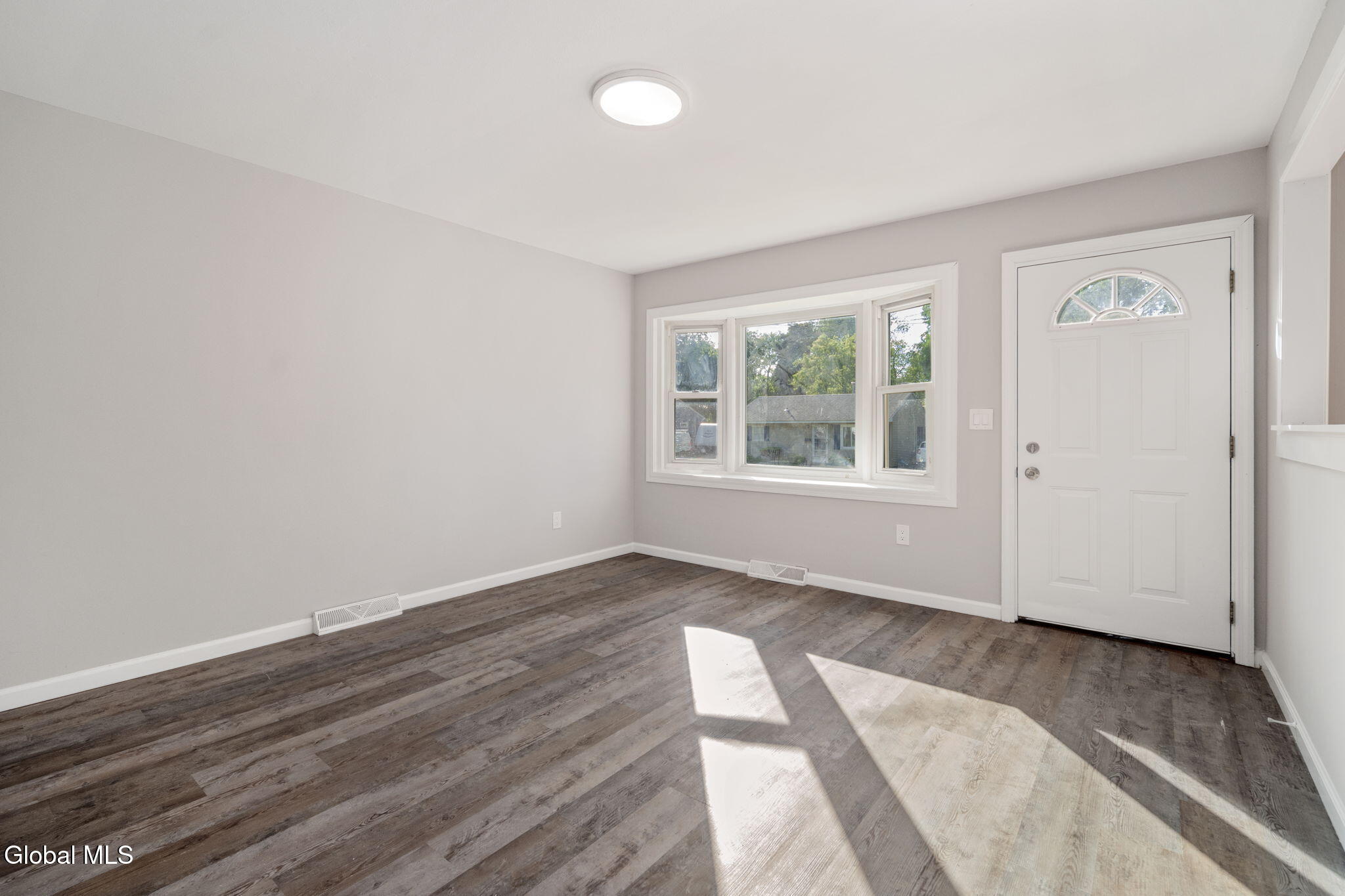 420 Chiswell Road Schenectady, NY 12304 - Photo 7 of 34 7-420ChiswellSt_07