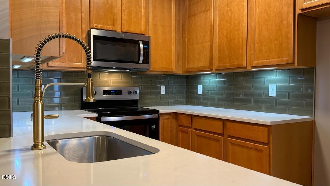 5506 Cottonrose Lane Raleigh, NC 27606 - Photo 11 of 25 1000054033