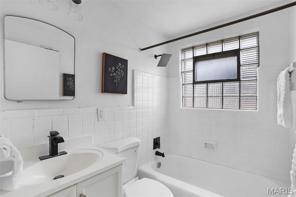 813 Chain Of Rocks Drive St. Louis, MO 63137 - Photo 13 of 22