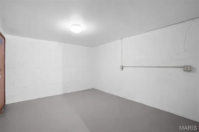 $150,000 | 813 Chain Of Rocks Drive, St. Louis, MO 63137