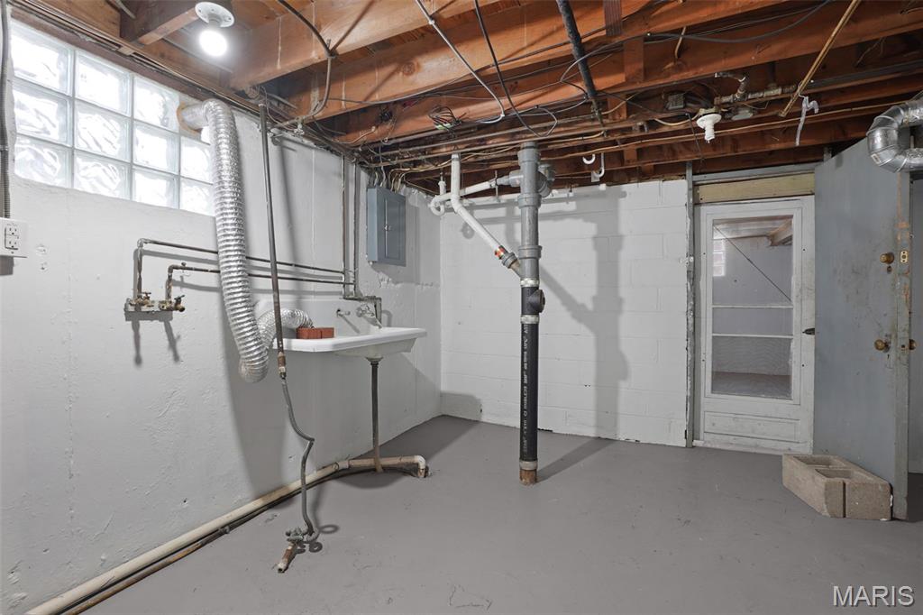 813 Chain Of Rocks Drive St. Louis, MO 63137 - Photo 18 of 22