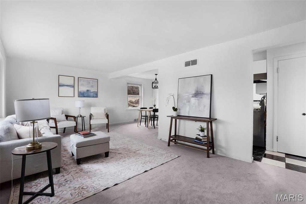 813 Chain Of Rocks Drive St. Louis, MO 63137 - Photo 4 of 22