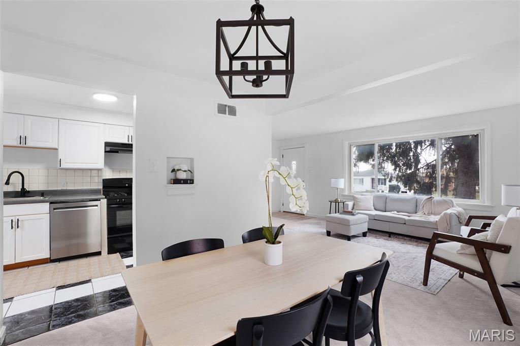 813 Chain Of Rocks Drive St. Louis, MO 63137 - Photo 7 of 22