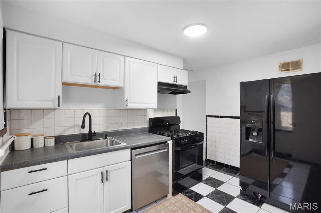 813 Chain Of Rocks Drive St. Louis, MO 63137 - Photo 10 of 22