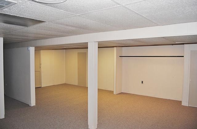 18565 Michael Eastpointe, MI 48021 - Photo 19 of 19 31105032-18.JPG