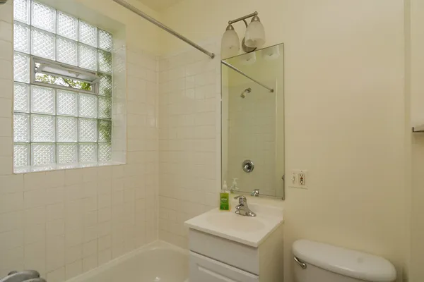 $1,300 | 4241 North Kenmore Avenue, Unit 108, Chicago, IL 60613