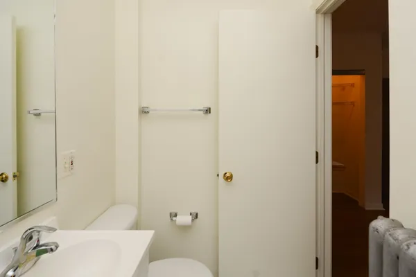 $1,300 | 4241 North Kenmore Avenue, Unit 108, Chicago, IL 60613