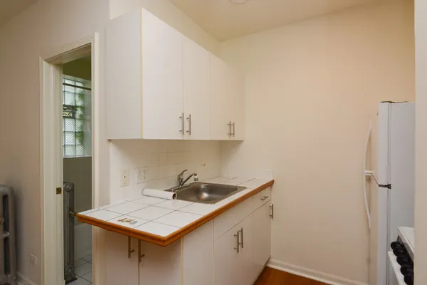 $1,300 | 4241 North Kenmore Avenue, Unit 108, Chicago, IL 60613
