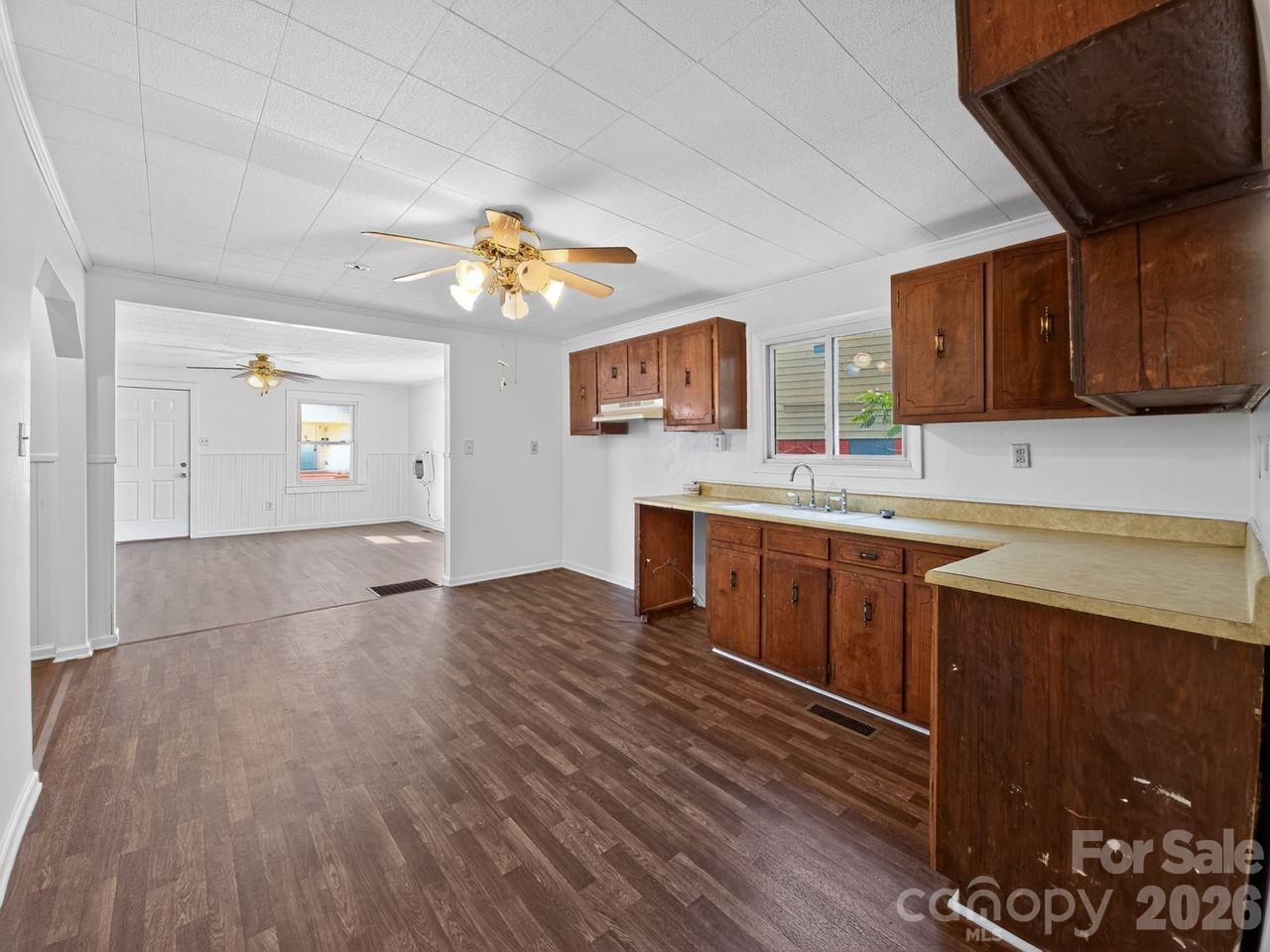 80 Ridge Street Marion, NC 28752 - Photo 5 of 18