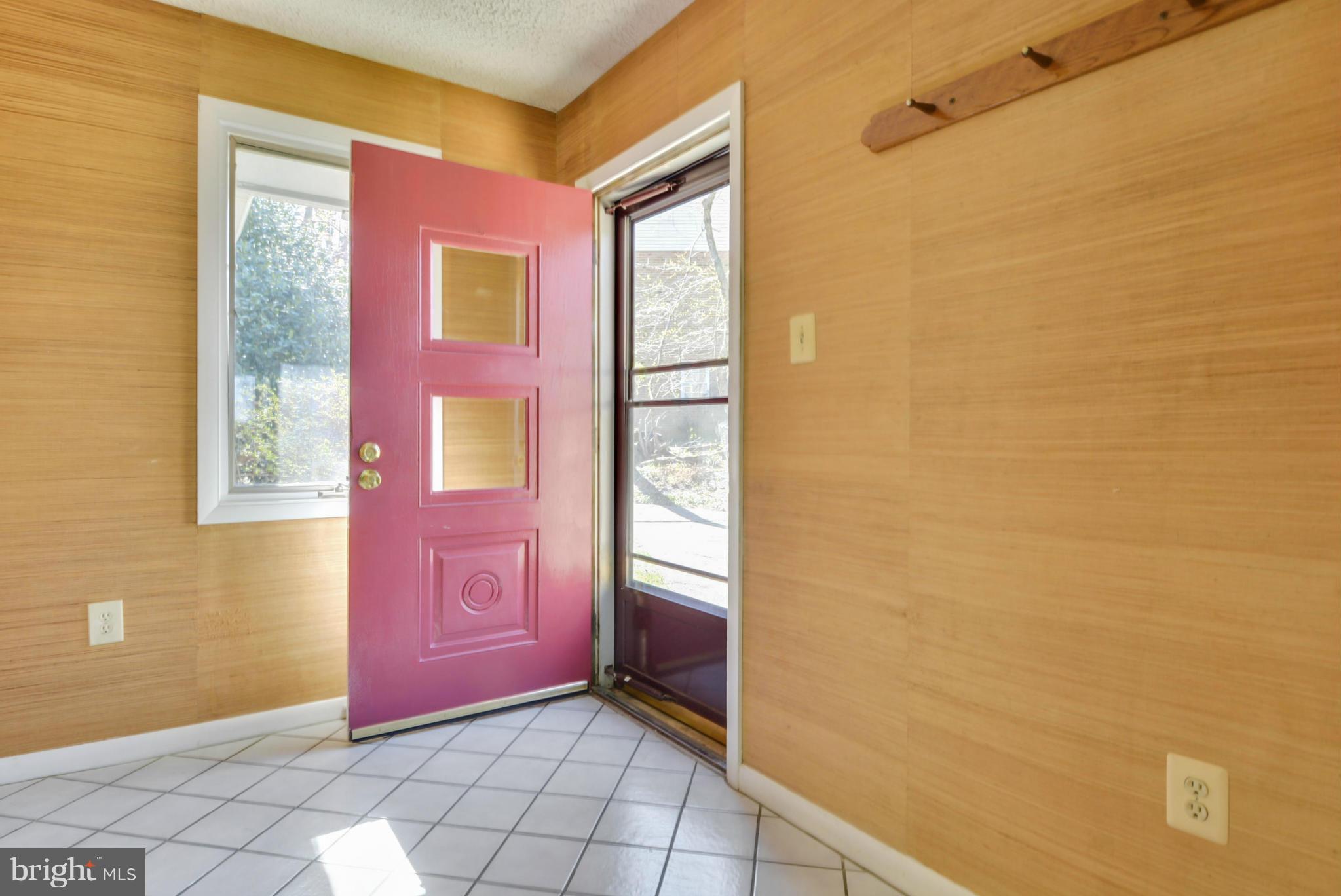 437 Rosier Road Fort Washington, MD 20744 - Photo 10 of 28 Foyer