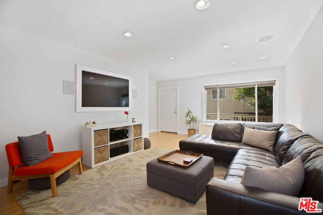 8025 Redlands Street, Unit 29 Playa del Rey, CA 90293 - Photo 11 of 33 Gallery Image 11
