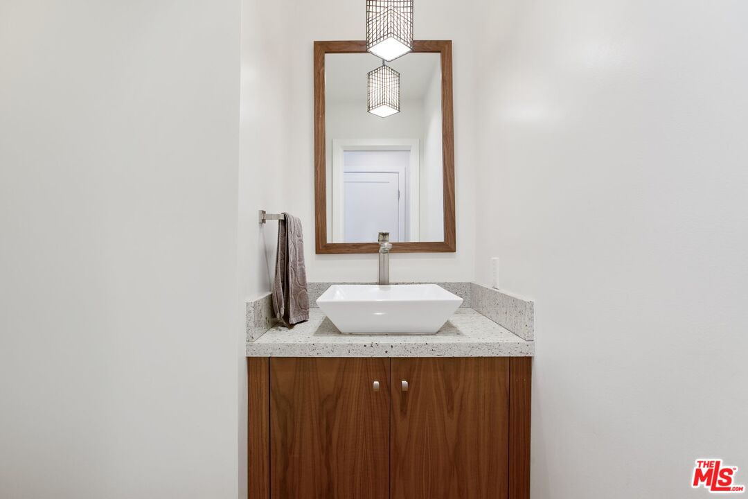 8025 Redlands Street, Unit 29 Playa del Rey, CA 90293 - Photo 12 of 33 Gallery Image 12