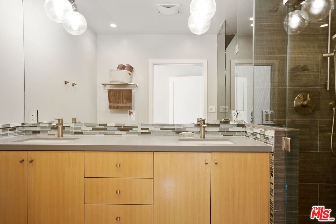 8025 Redlands Street, Unit 29 Playa del Rey, CA 90293 - Photo 14 of 33 Gallery Image 14