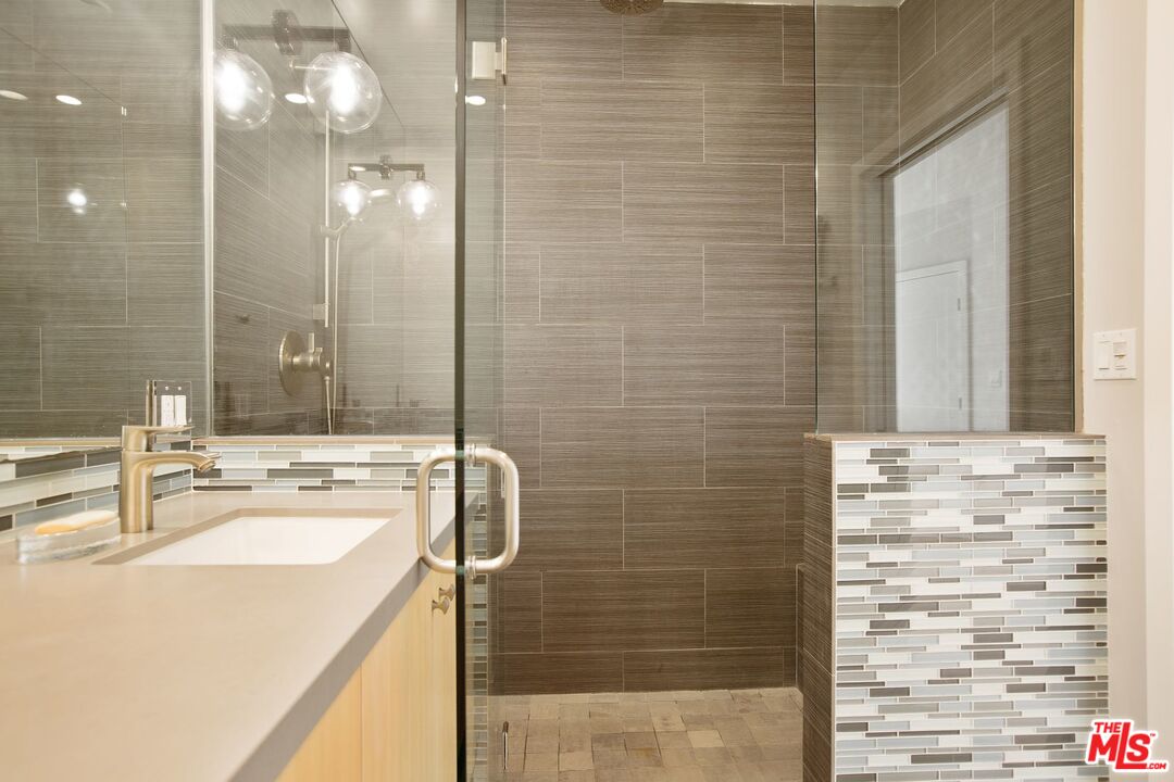 8025 Redlands Street, Unit 29 Playa del Rey, CA 90293 - Photo 15 of 33 Gallery Image 15