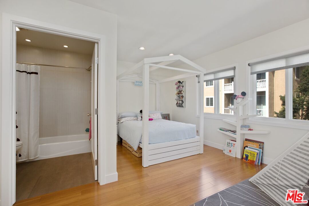 8025 Redlands Street, Unit 29 Playa del Rey, CA 90293 - Photo 20 of 33 Gallery Image 20
