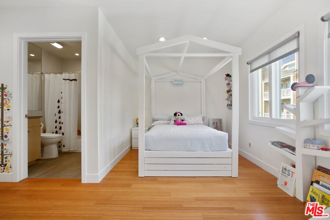 8025 Redlands Street, Unit 29 Playa del Rey, CA 90293 - Photo 22 of 33 Gallery Image 22
