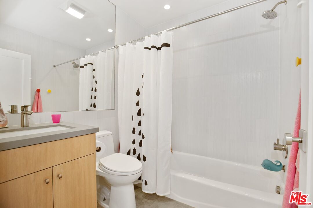 8025 Redlands Street, Unit 29 Playa del Rey, CA 90293 - Photo 23 of 33 Gallery Image 23