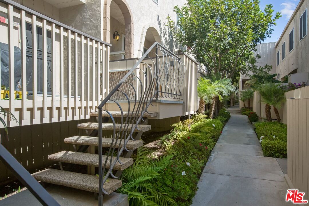 8025 Redlands Street, Unit 29 Playa del Rey, CA 90293 - Photo 29 of 33 Gallery Image 29