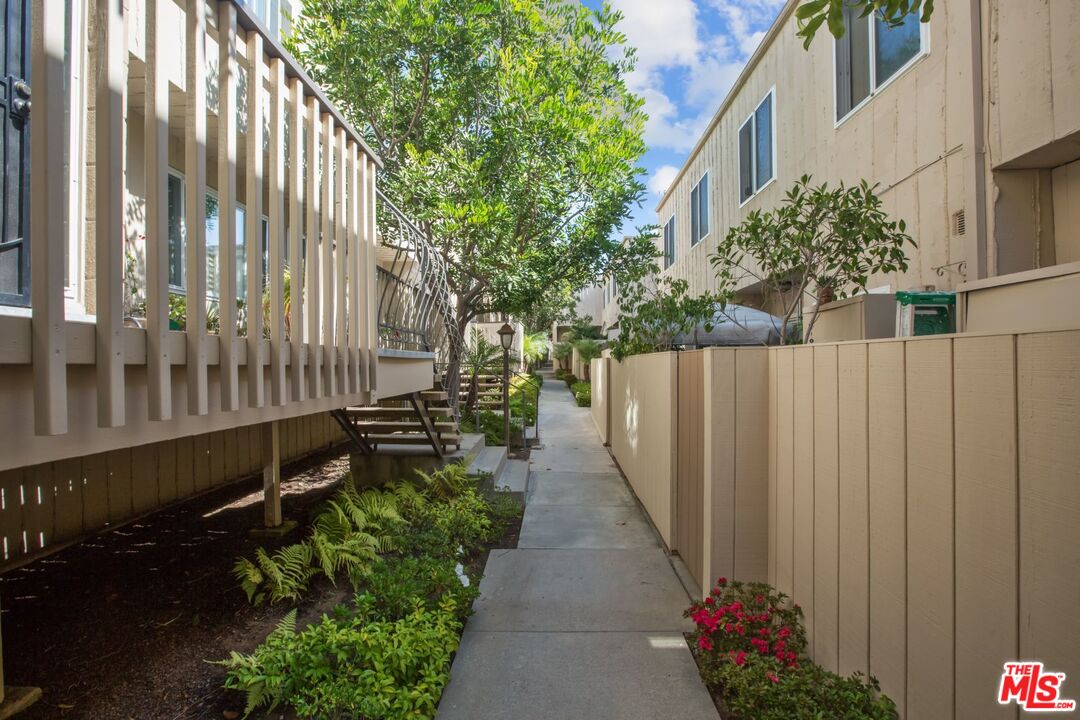8025 Redlands Street, Unit 29 Playa del Rey, CA 90293 - Photo 30 of 33 Gallery Image 30