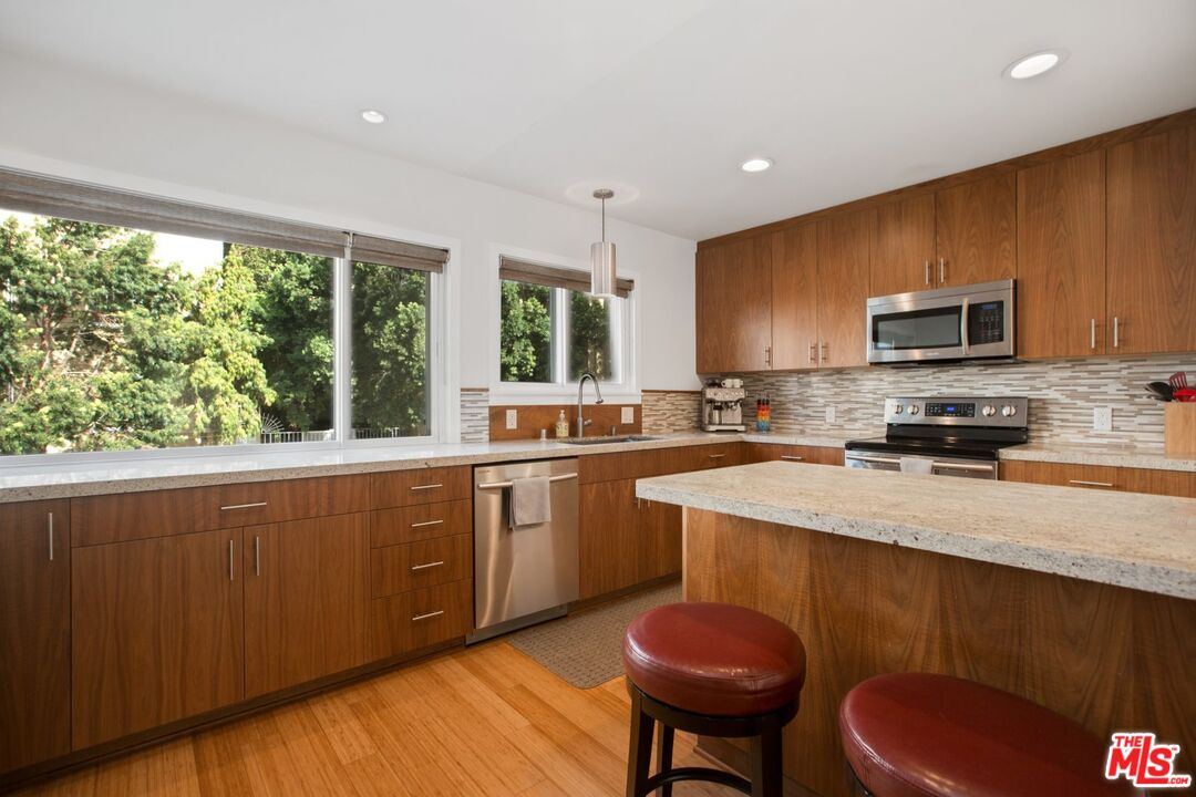 8025 Redlands Street, Unit 29 Playa del Rey, CA 90293 - Photo 5 of 33 Gallery Image 5
