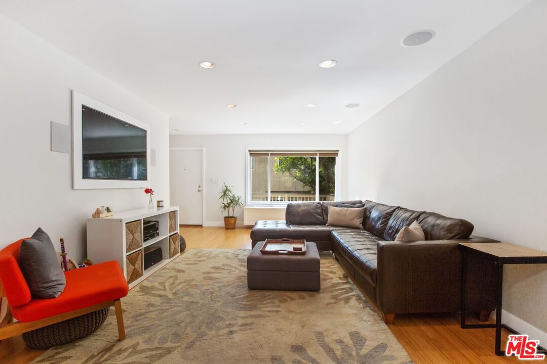 8025 Redlands Street, Unit 29 Playa del Rey, CA 90293 - Photo 10 of 33 Gallery Image 10