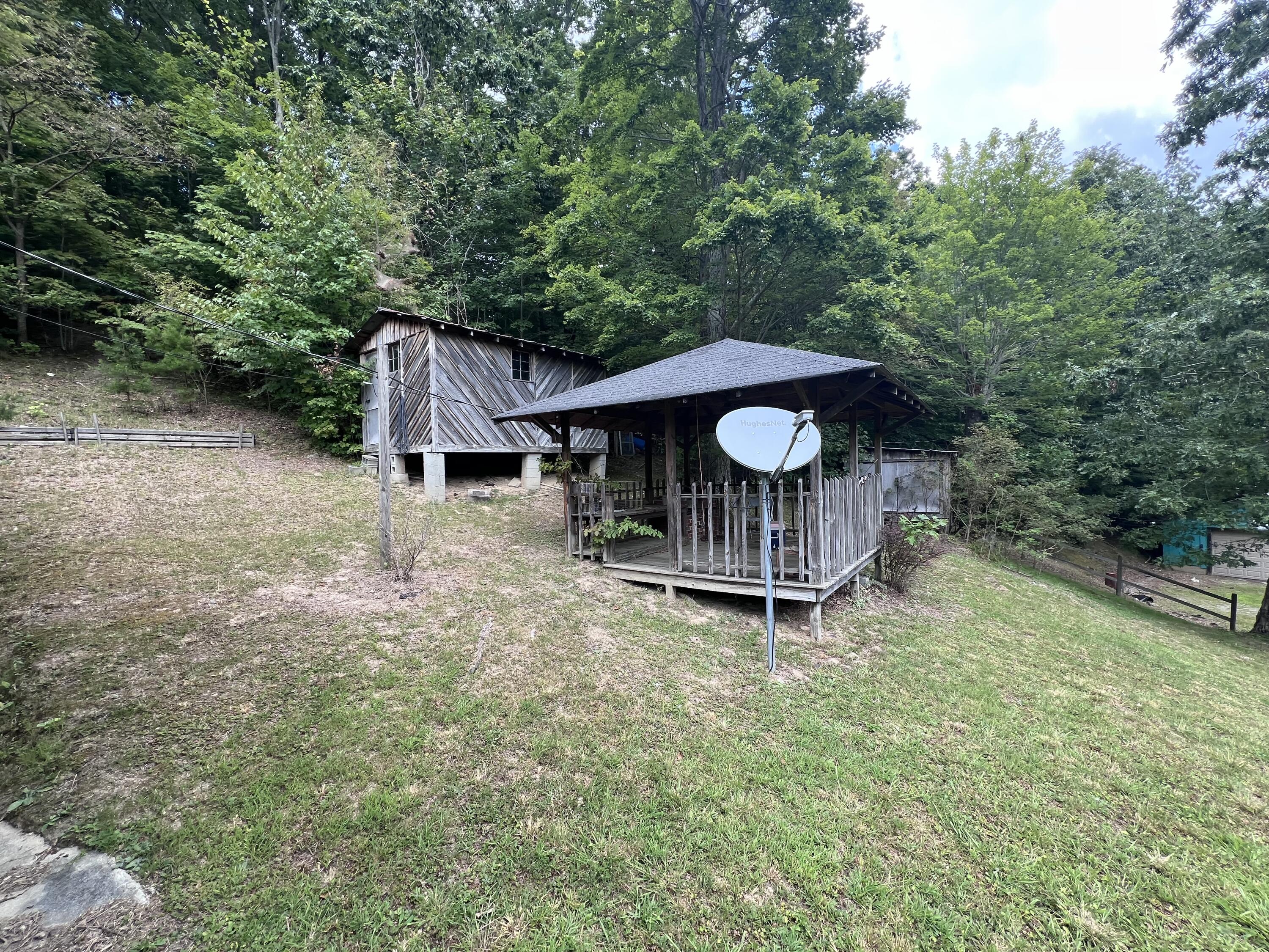 461 Round Ridge Road Pineville, KY 40977 - Photo 6 of 21 IMG_4607