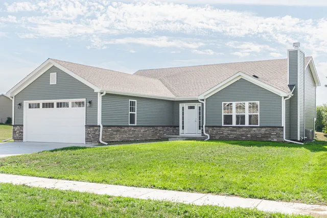 $379,900 | 212 St Andrews Drive, DeKalb, IL 60115