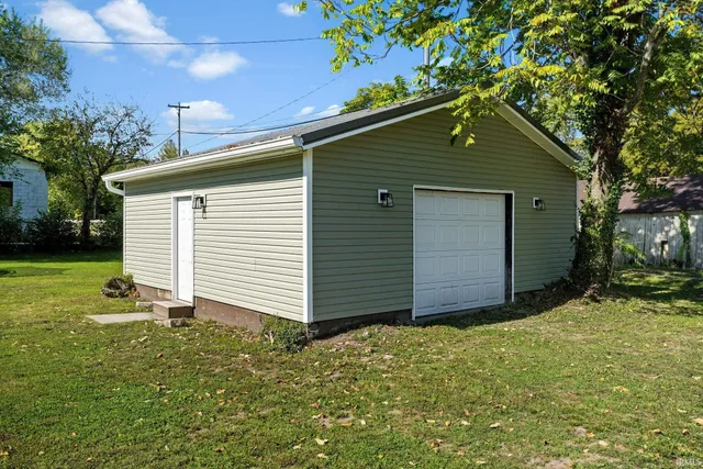 $225,900 | 401 West Grissom Avenue, Mitchell, IN 47446