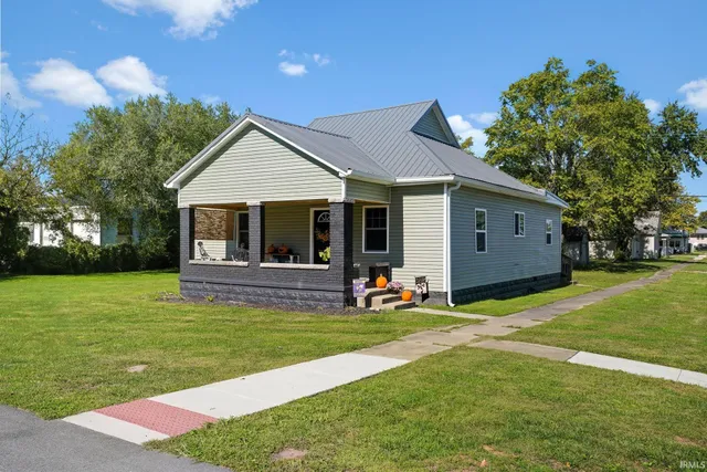 $225,900 | 401 West Grissom Avenue, Mitchell, IN 47446