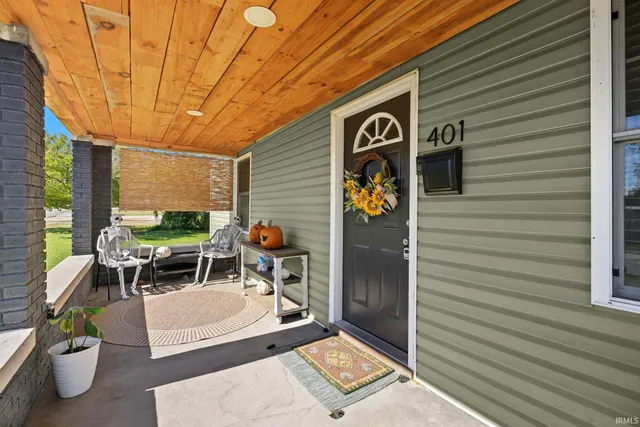 $225,900 | 401 West Grissom Avenue, Mitchell, IN 47446