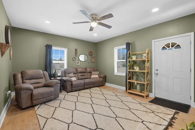 $225,900 | 401 West Grissom Avenue, Mitchell, IN 47446