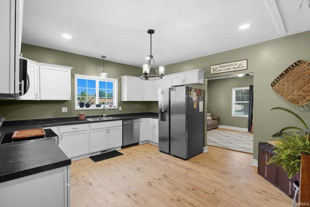 $225,900 | 401 West Grissom Avenue, Mitchell, IN 47446