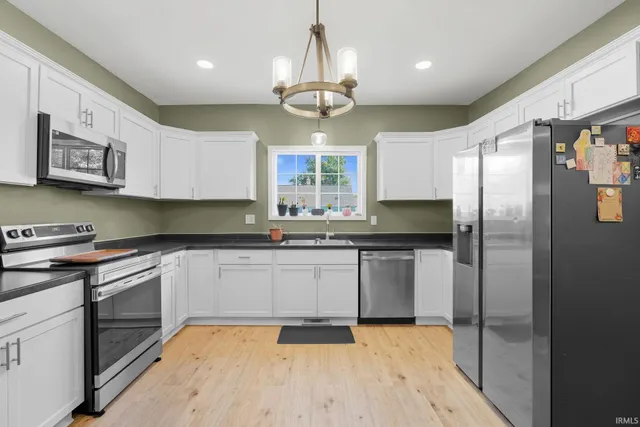 $225,900 | 401 West Grissom Avenue, Mitchell, IN 47446