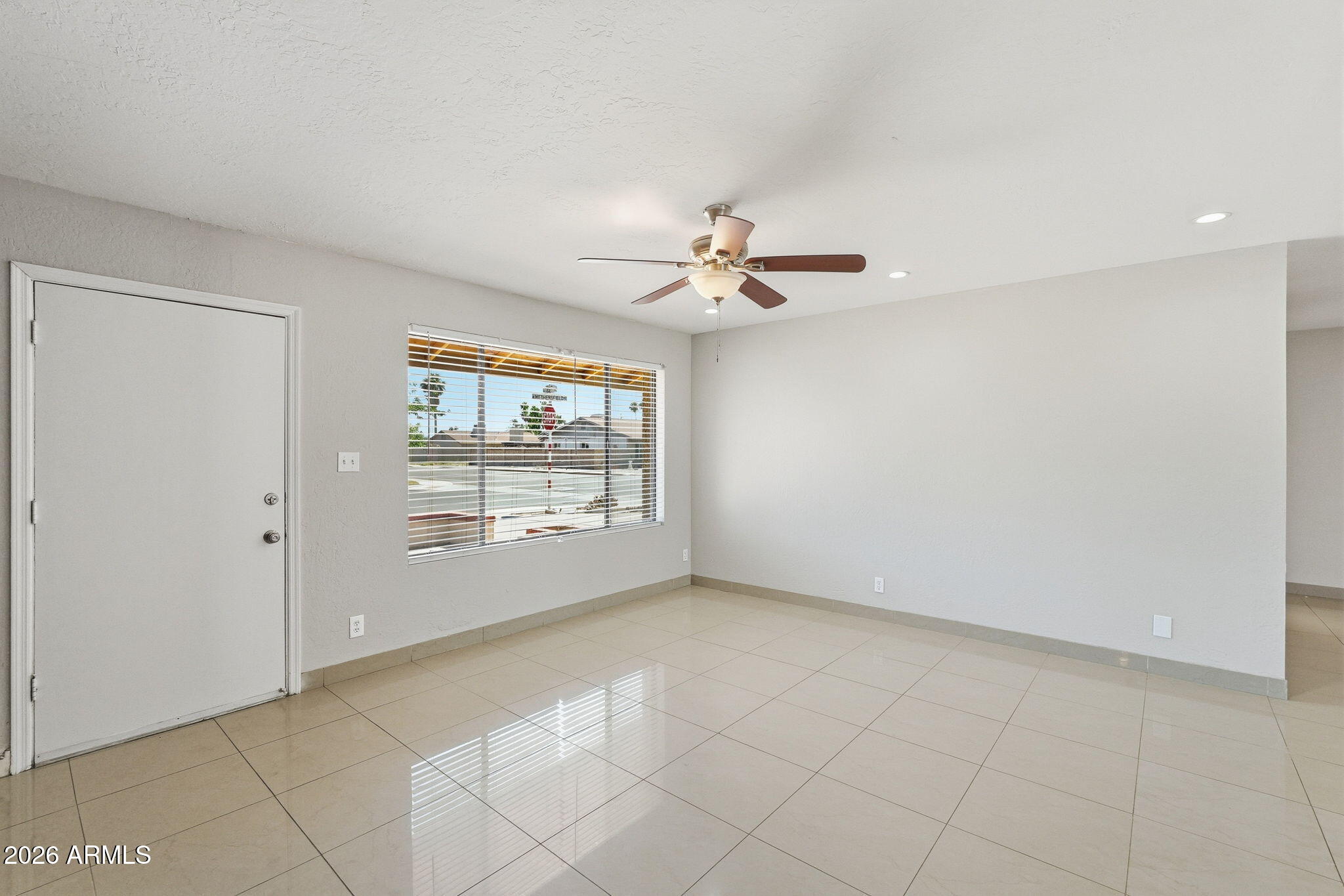 2254 West Wethersfield Road Phoenix, AZ 85029 - Photo 3 of 35 005_ListerPros