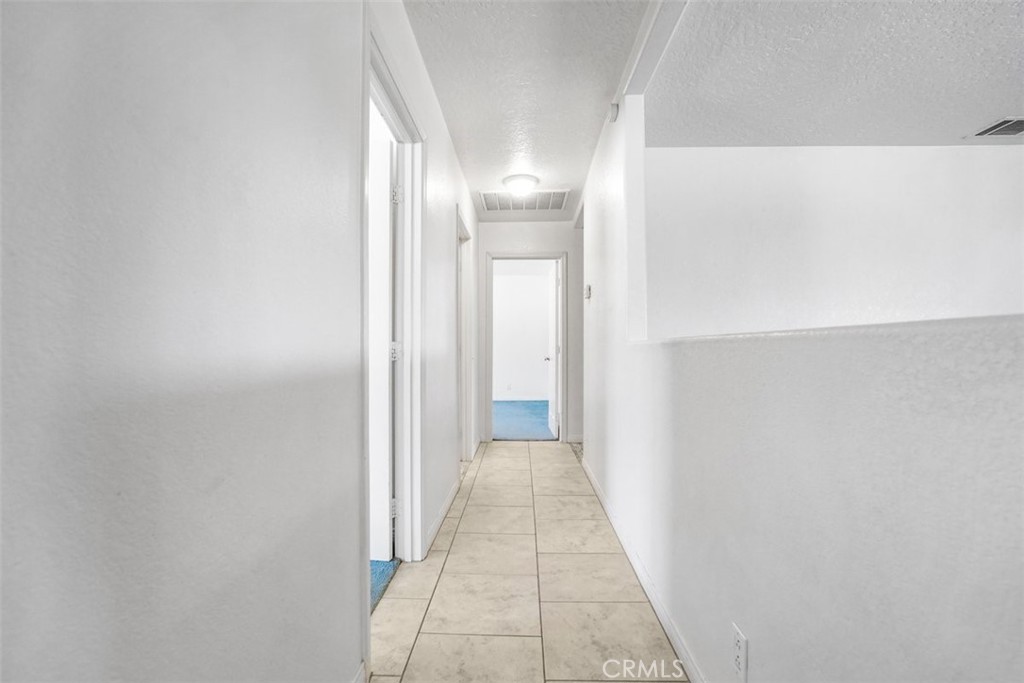 11221 Omelveny Road Oak Hills, CA 92344 - Photo 19 of 40 Hallway